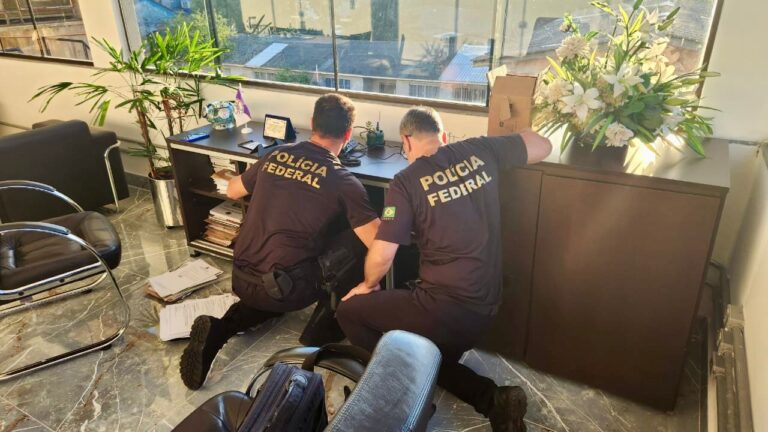 CACHOEIRINHA: Polícia Federal faz operação para investigar desvio de recursos da educação; Mandados são cumpridos na Prefeitura