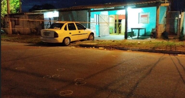 CANOAS: Homem é morto a tiros na frente de bar; Bandidos atiraram mais de 15 vezes