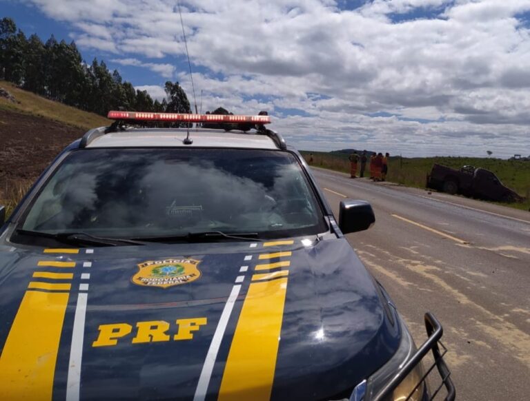 ACIDENTE DE TRÂNSITO: Homem morre após perder controle da caminhonete e capotar