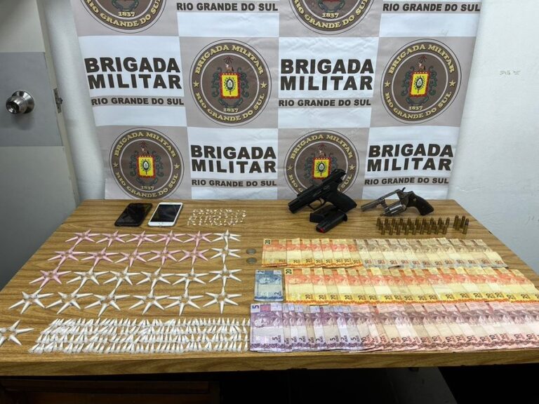 CANOAS: Trio é preso com armas, drogas, celulares e dinheiro
