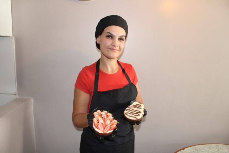 CANOAS: Conheça a história da mãe que para ficar ao lados dos filhos, investe na produção de ovos de páscoa artesanais