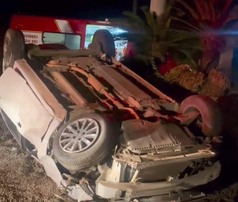 ACIDENTE DE TRÂNSITO: Criança de 4 anos morre após carro capotar em acidente