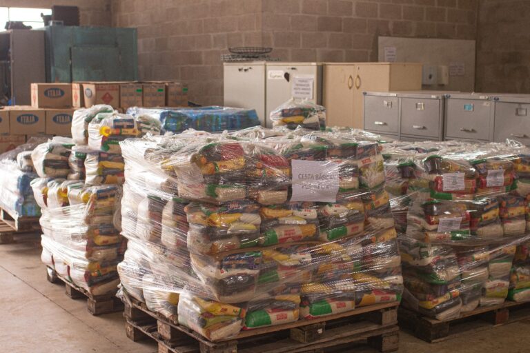 CANOAS: Prefeitura retomará entregas de cestas básicas a idosos em diversos pontos da cidade; Saiba o cronograma