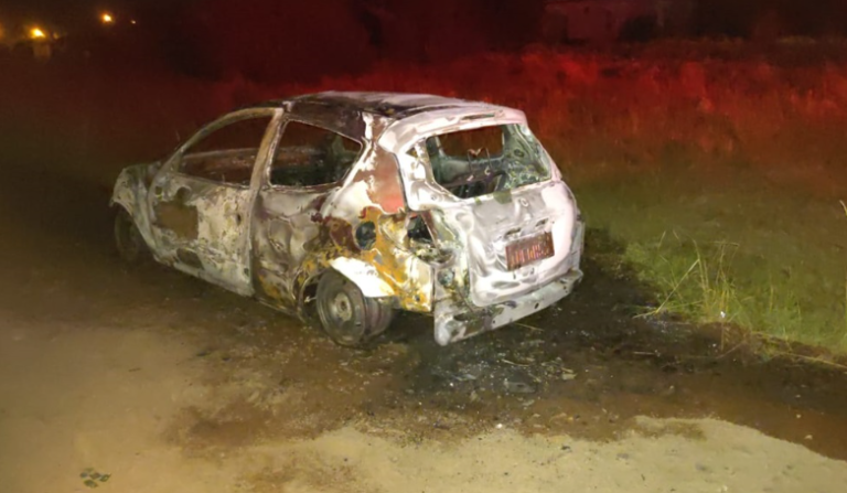 POLÍCIA: Corpo é encontrado de carro que foi incendiado