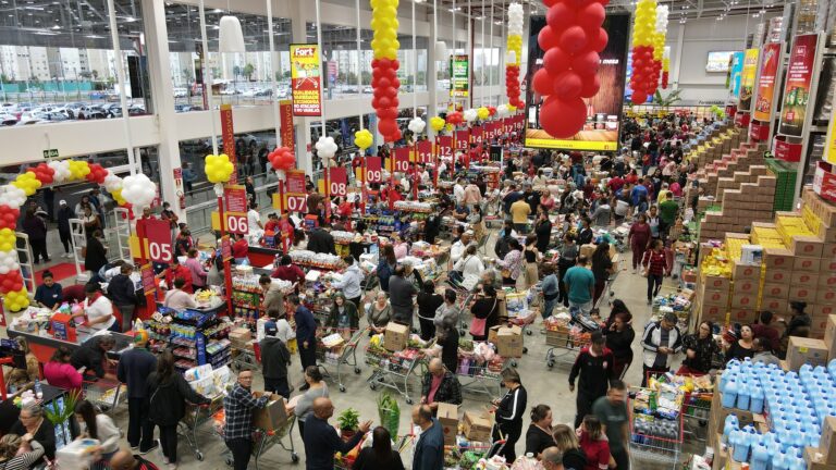 CANOAS: Aberto das 6h à meia-noite, Atacado terá degustações e diversas promoções neste sábado