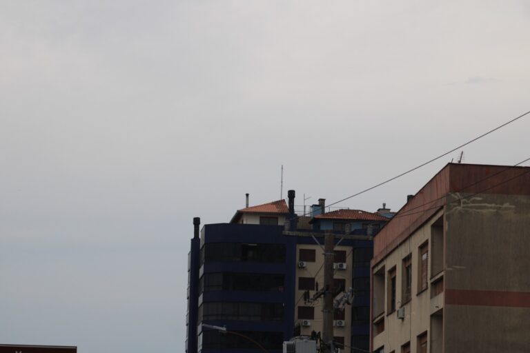 CANOAS: Instituto de Meteorologia emite alerta de temporal para as próximas horas; Há chances de granizo