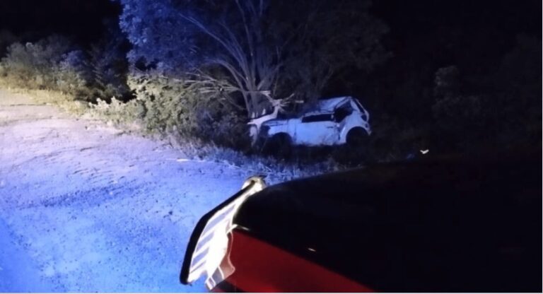 TRÂNSITO: Homem perde o controle de veículo e morre ao colidir em árvore