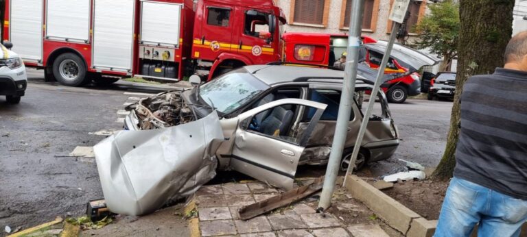 Alcoolizado, motorista passa no sinal vermelho e causa acidente deixando oito pessoas feridas
