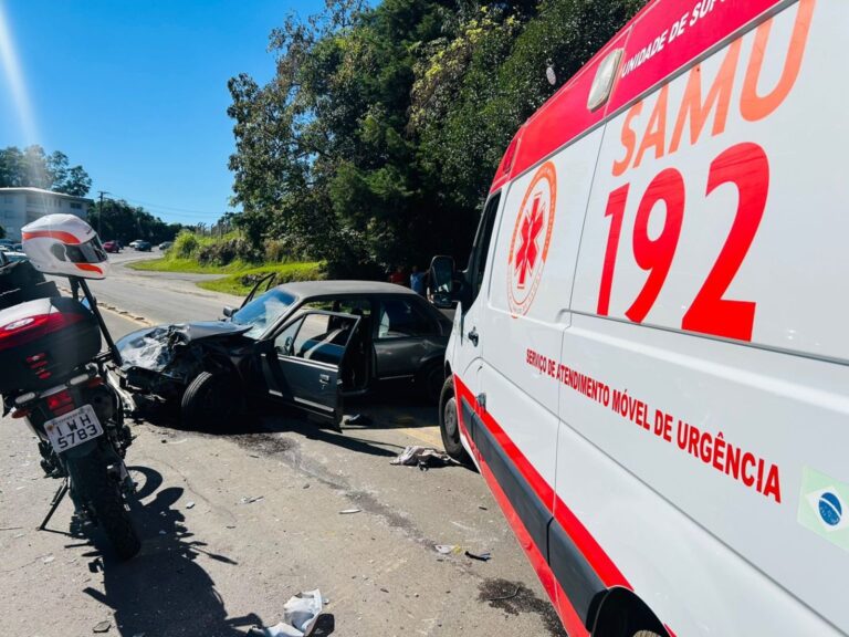 Acidente na BR-116: Quatro pessoas ficaram feridas após colisão frontal entre carro e caminhão