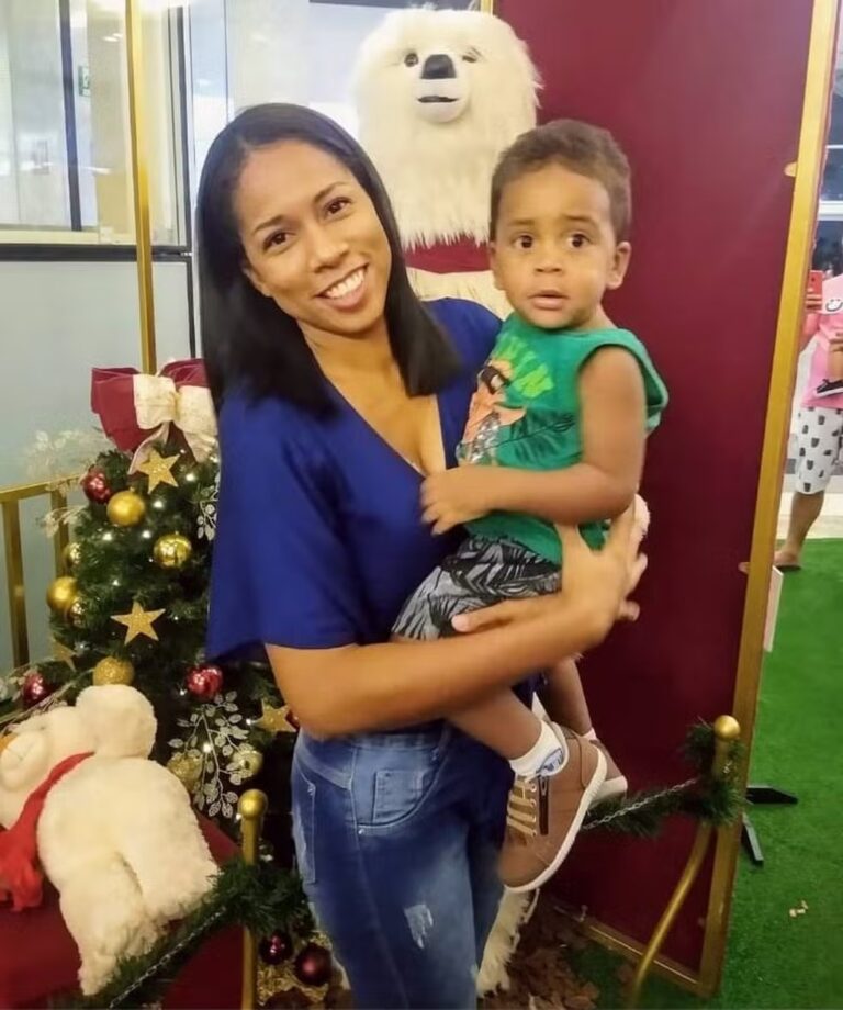 Mãe e filho de 6 anos morrem após sofrerem descarga elétrica