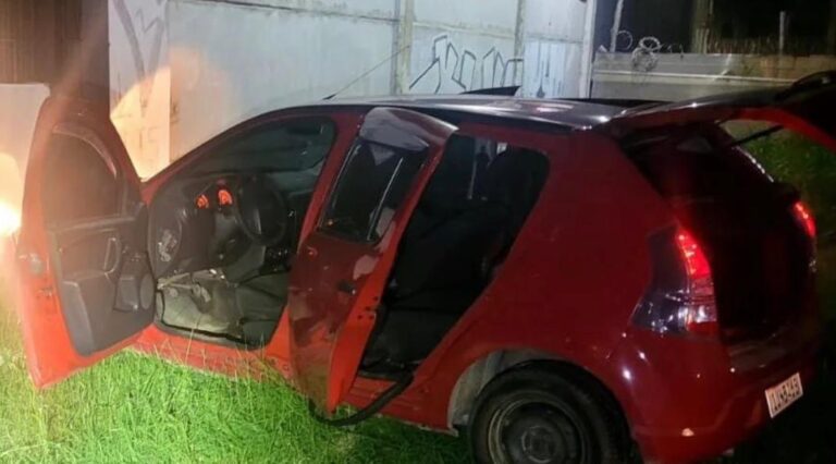 brigada militar apreende carro de trio