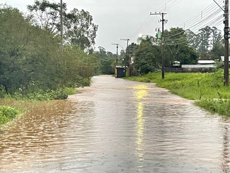 Estrada do Nazário está bloqueada