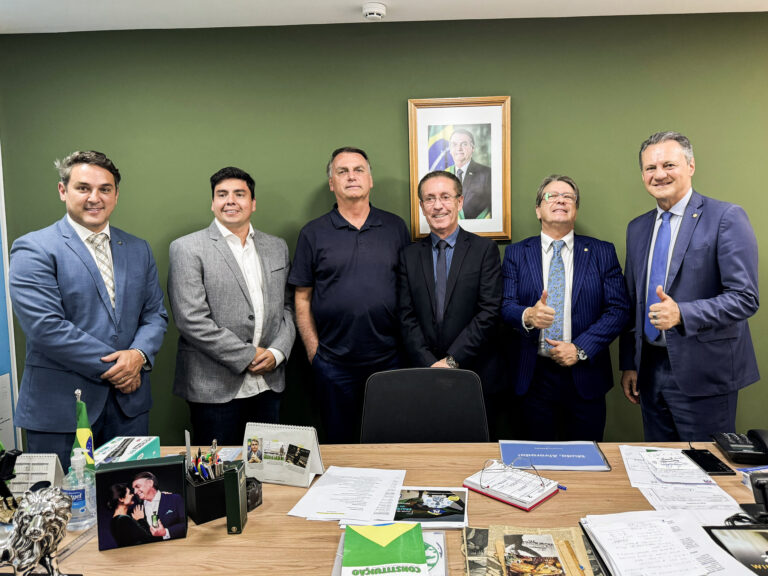 BOLSONARO ELEIÇÕES CANOAS