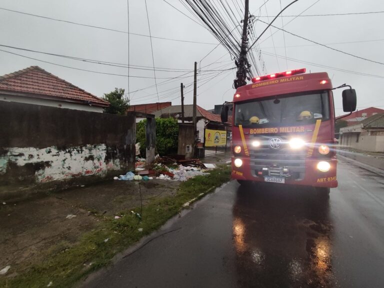 Fogo em residência assusta vizinhos em Canoas