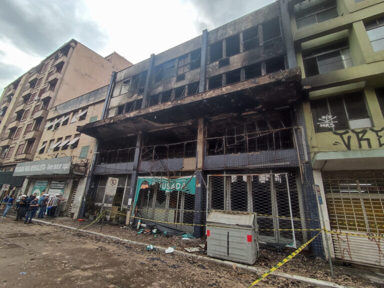 Incêndio em Porto Alegre: Cinco mortos carbonizados em pousada tem nomes divulgados