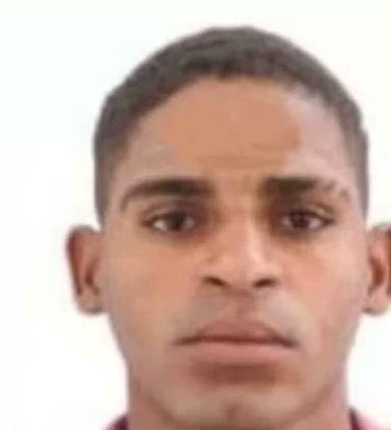 Por causa de um celular