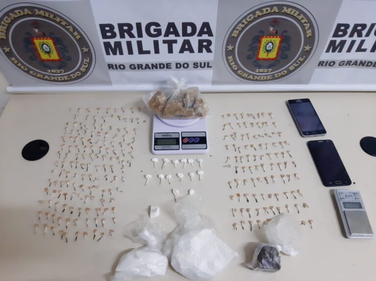 Duas mulheres presas com drogas