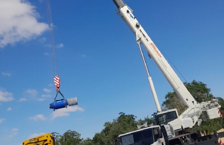 A Corsan instalou mais uma bomba flutuante em Canoas. O novo equipamento vai aumentar a vazão de água para a ETA Niterói