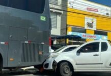 Acidente aconteceu em uma avenida da cidade