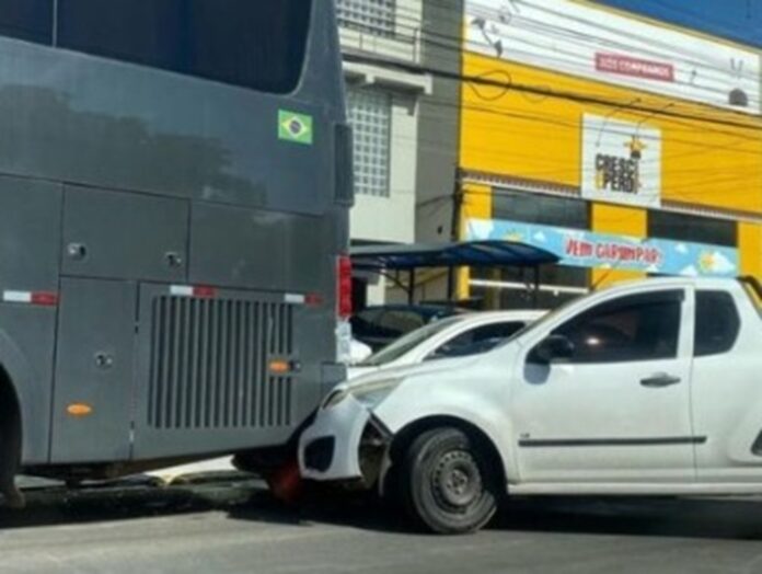 Acidente aconteceu em uma avenida da cidade