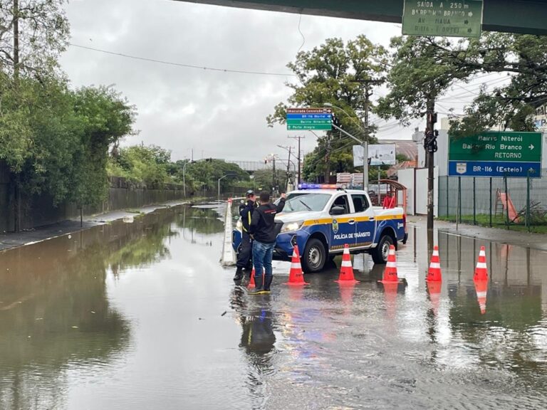 Guilherme Schell está totalmente bloqueada em Canoas após rio transbordar