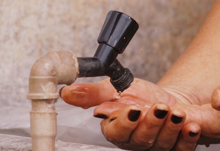 Nove bairros de Canoas estão sem água nesta quarta-feira (1º). O motivo, de acordo com a Corsan, é um problema eletromecânico em conjunto de bombas da Estação de Tratamento de Água (ETA) no bairro Rio Branco.