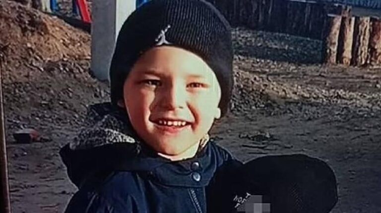 Uma criança de 4 anos foi encontrada morta dentro de uma máquina de lavar. O menino estava desaparecido há dois dias.