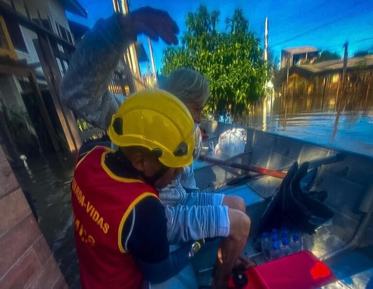 Mobilizado para encontrar desaparecidos da enchente, Corpo de Bombeiros cria ferramenta para ajudar nos resgates em Canoas