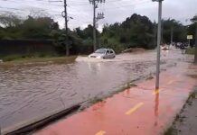 Motoristas que trafegam entre Canoas e Cachoeirinha precisam redobrar a atenção. Pelas avenidas Santos Ferreira e das Indústrias, há muito acúmulo de água.