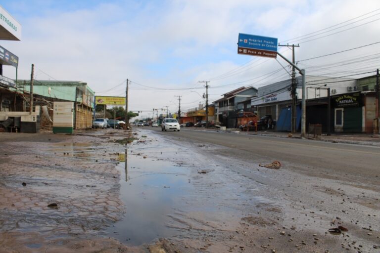 A via ficou submersa por quase 30 dias após a enchente em Canoas.