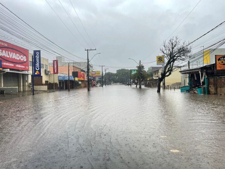 Enchente em Canoas: Água em avenida do Mathias Velho começa a baixar