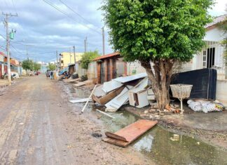 Enchente em Canoas: moradores de uma área do bairro Mato Grande, começaram a retornar para suas casas nesta segunda-feira (20)