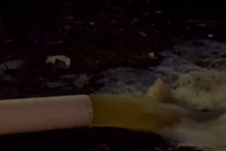 Enchente em Canoas: Bombas emprestadas por empresário são instaladas para escoar água