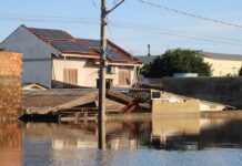 O vereador de Canoas, Abmael Oliveira (PL) sugeriu a outros parlamentares a criação de um auxílio emergencial para moradores atingidos pelas enchentes.