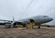 Aeronave da Força Aérea Brasileira (FAB) pousou nesta quinta-feira (16), em Canoas. O avião do modelo KC-30, com doações para afetados pela enchente