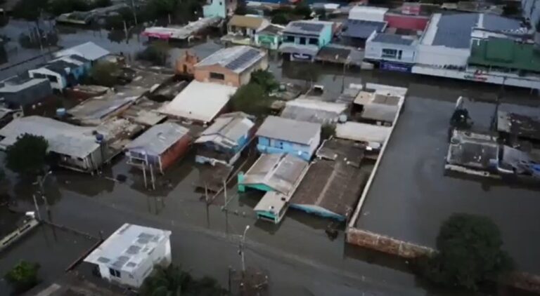Enchente em Canoas: Imagens de drone mostram bairro Mathias Velho totalmente submerso