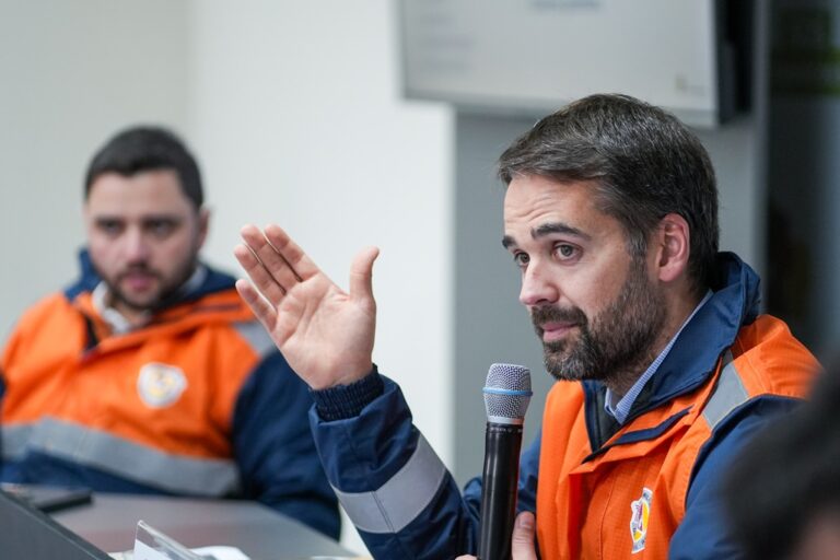 Em coletiva de imprensa, o governador Eduardo Leite anunciou que mais de 40 mil famílias inscritas no Cadastro Único receberão o auxílio