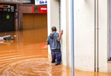 A Secretaria Estadual da Saúde (SES) confirmou, nesta quarta-feira (22), o segundo óbito por leptospirose relacionado às enchentes no Rio Grande do Sul. Trata-se de um homem de 33 anos, morador de Venâncio Aires, município do Vale do Rio Pardo. O óbito aconteceu na última sexta-feira (17).