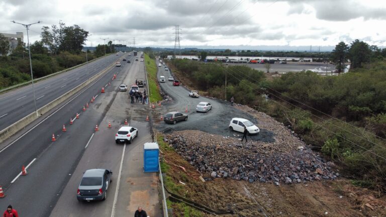 Foi liberado o acesso a estrada de serviço construída pela prefeitura para viabilizar o conserto do dique do Mathias Velho, em Canoas