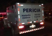 A Polícia Civil investiga o caso de um homem encontrado morto na beira de uma estrada. O caso ocorreu na via chamada como Passo da Viana, no bairro Cascatinha, em Pelotas.