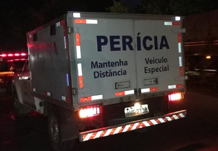 A Polícia Civil investiga o caso de um homem encontrado morto na beira de uma estrada. O caso ocorreu na via chamada como Passo da Viana, no bairro Cascatinha, em Pelotas.