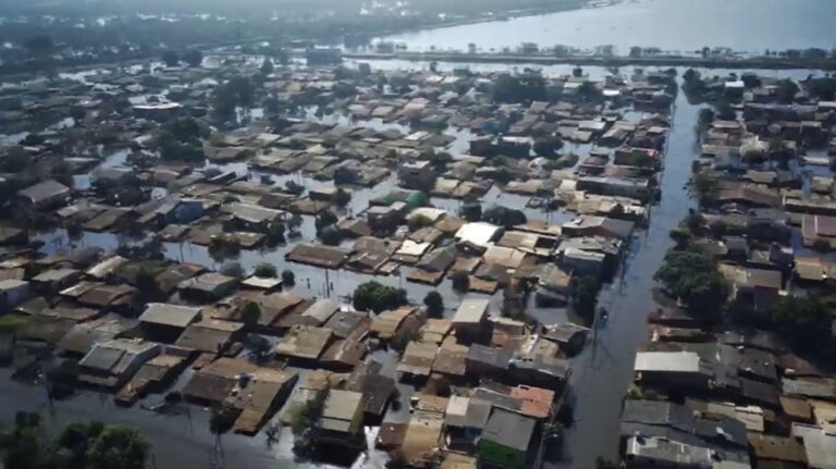 Enchente em Canoas: Mesmo com água baixando, mais da metade do Mathias Velho continua submerso