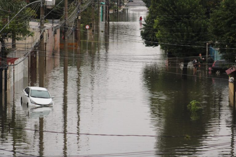 Famílias atingidas pela enchente vão receber PIX de R$ 5,1 mil; Entenda
