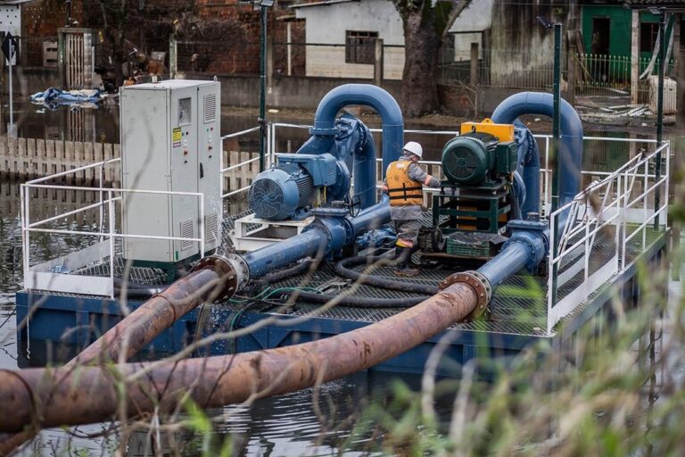 Enchente em Canoas: Incêndio em gerador deixa três bombas desligadas