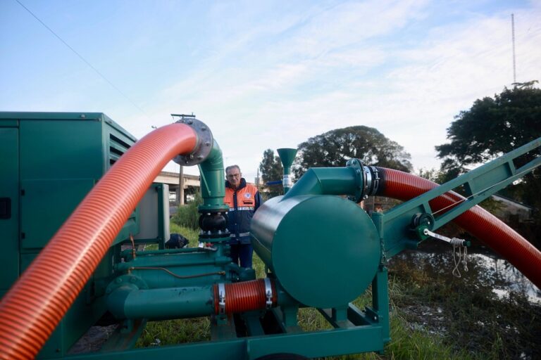 Jairo Jorge anuncia reativação da casa de bombas 8 para escoar água mais rápido do Mathias Velho. Ainda, de acordo com o prefeito.