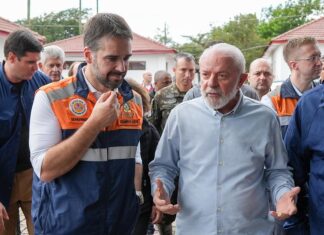 O governador Eduardo Leite e o presidente Lula se reuniram no último domingo (5) para discutir a situação das inundações no RS