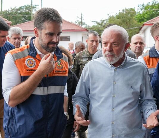 O governador Eduardo Leite e o presidente Lula se reuniram no último domingo (5) para discutir a situação das inundações no RS