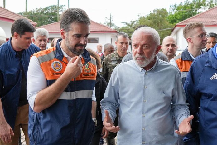 O governador Eduardo Leite e o presidente Lula se reuniram no último domingo (5) para discutir a situação das inundações no RS