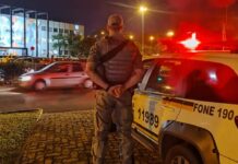 Um criminoso foi preso por tentativa de roubo em Lajeado. A Brigada Militar (BM) foi acionada às 23h para um roubo em andamento em um salão de beleza no bairro Moinhos.