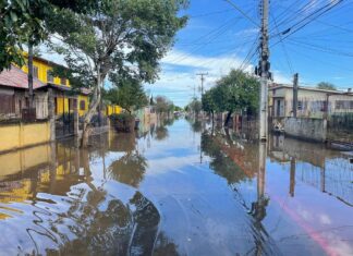“Perdi tudo o que eu tinha”, relata morador ao tentar voltar para casa que ficou submersa. O bairro Fátima é um dos mais atingidos.